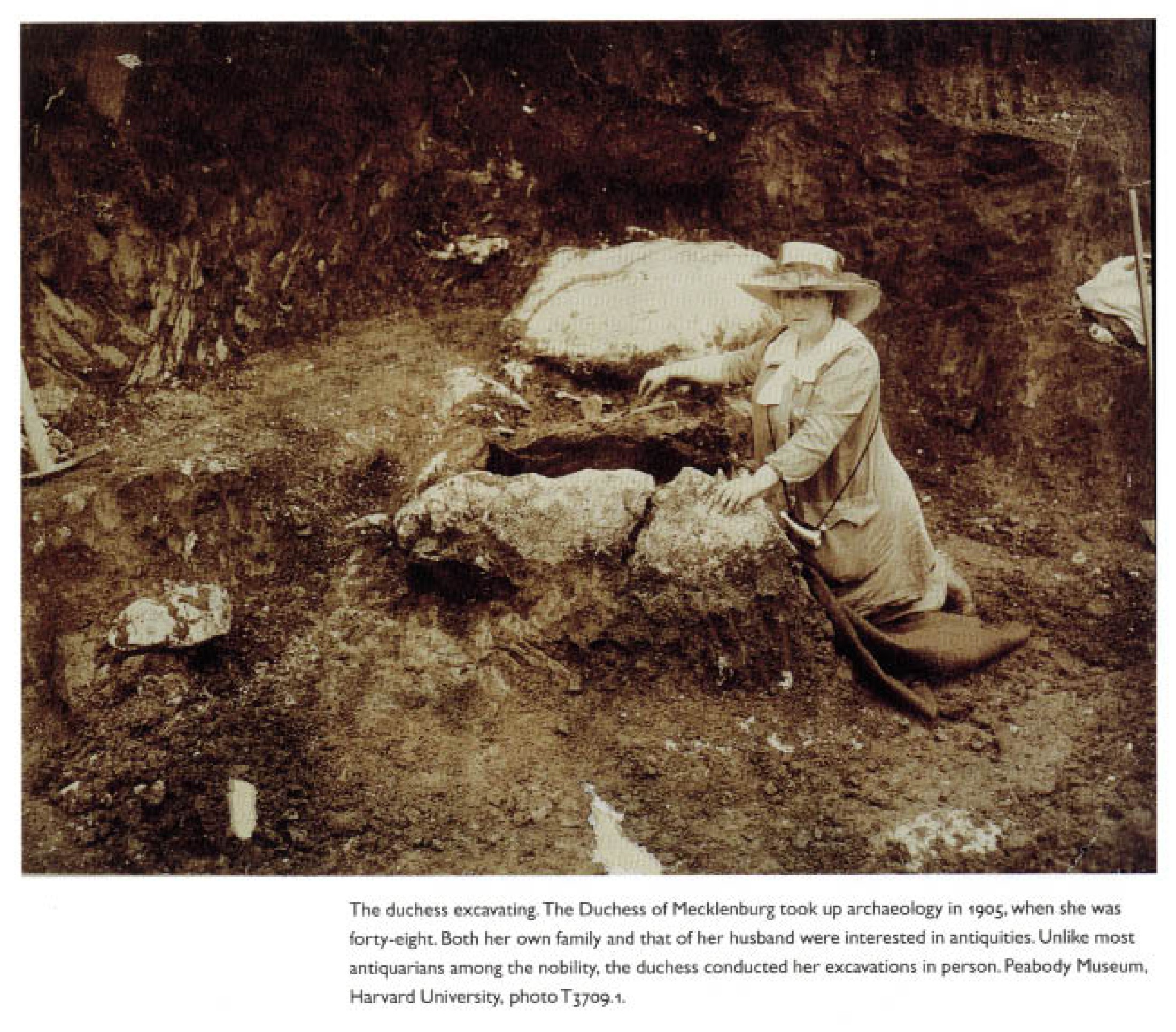 : Marie Gabriele Ernestine Alexandra Herzogin v. Mecklenburg, geb. von Windischgrätz (aus: G. P. Greis (2006): A Noble Pursuit. The Duchess of Mecklenburg Collection from Iron ge Slovenia. Harvard, S. 8 und 81)