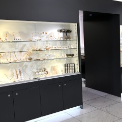 : Funkelnde Schmuckauswahl im Museumsshop © NHM Wien, C. Potter